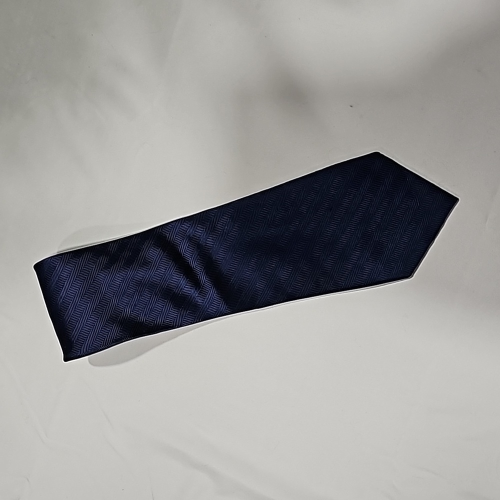 Chaps Men's Navy Blue Necktie ๐ - Picture 4 of 7